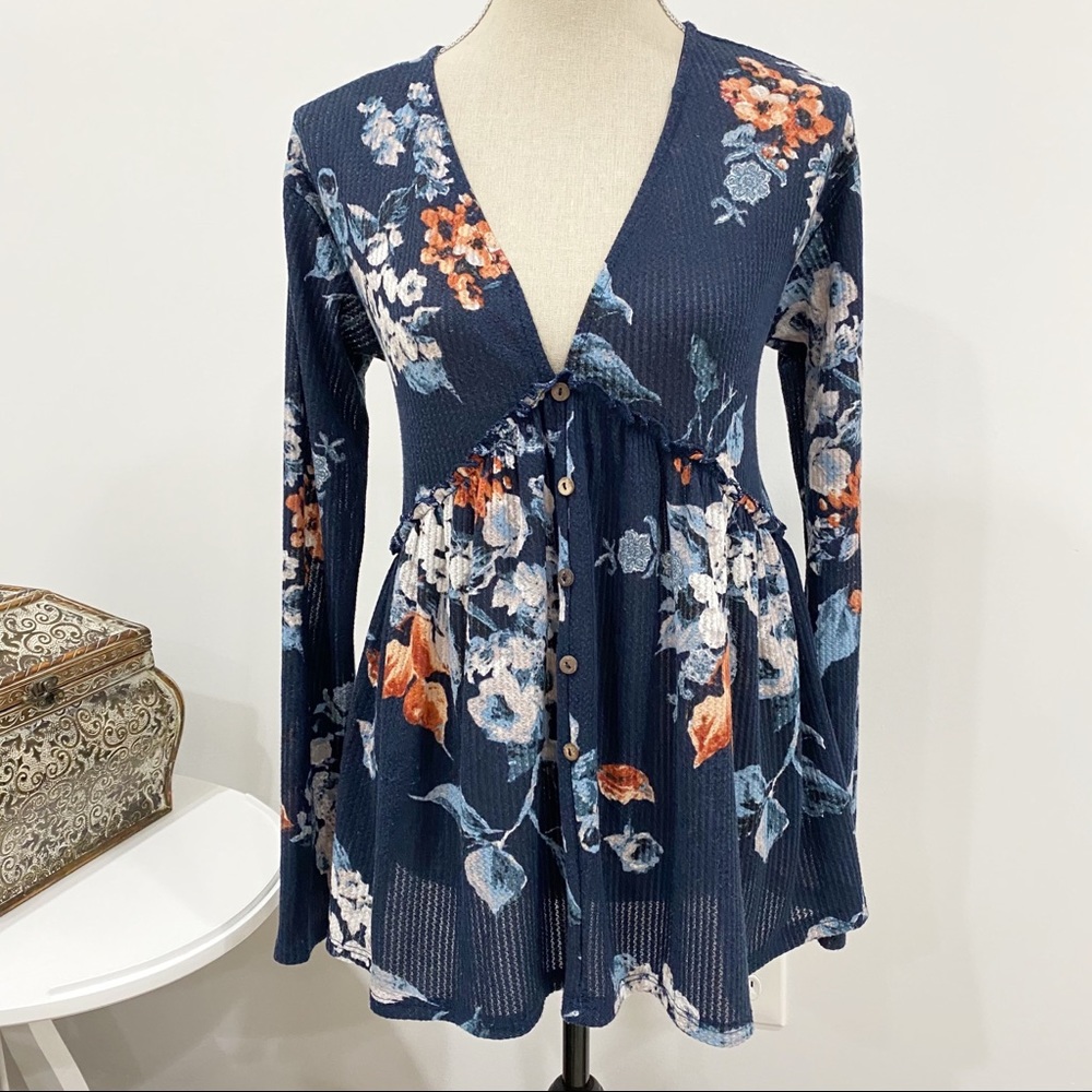 Sage blue floral top with lace up back Sz L - Picture 2 of 8